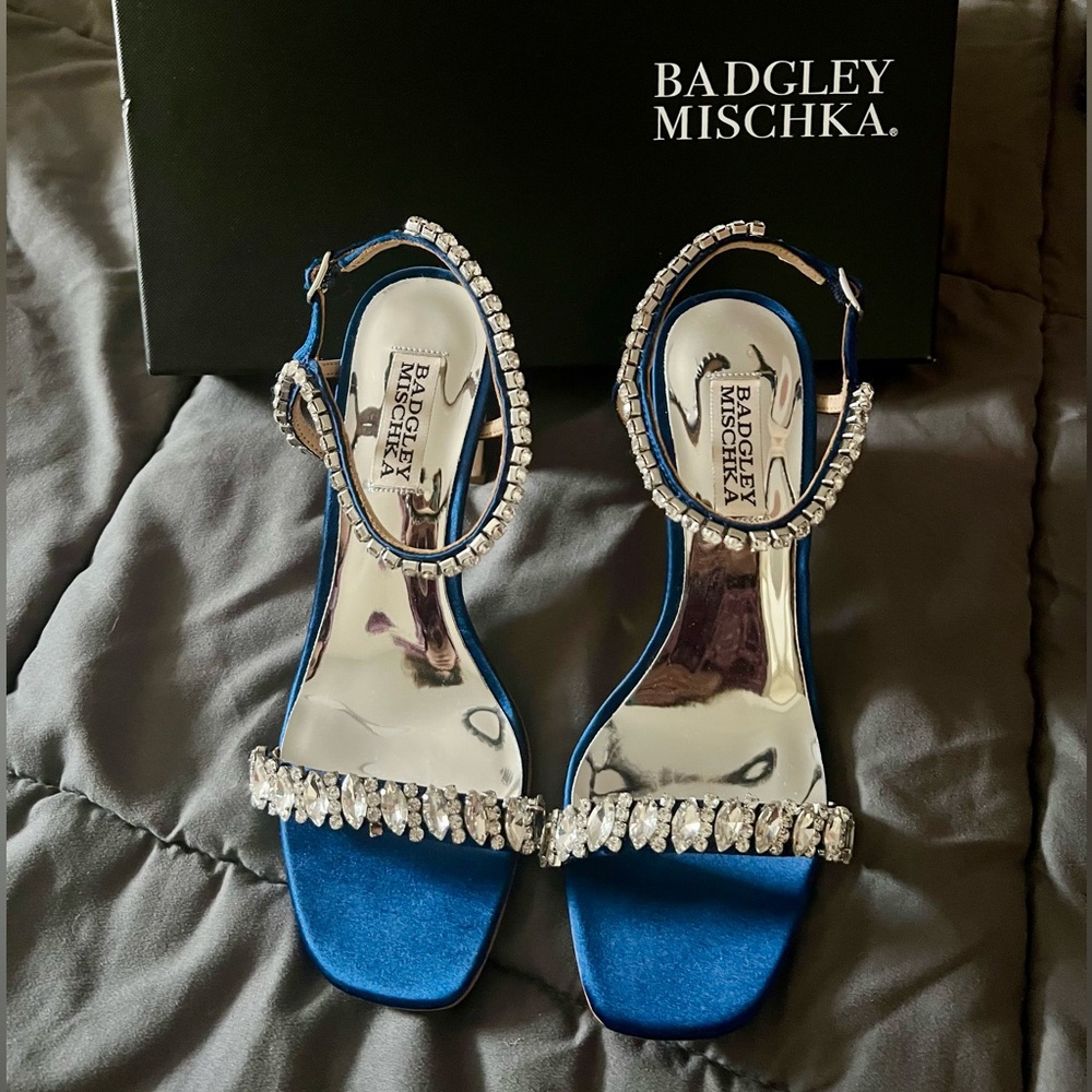 Badgley Mischka kenya kitten heel
